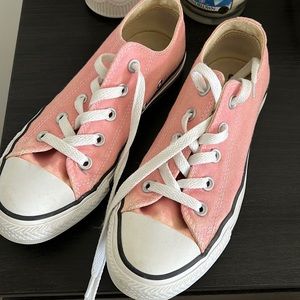 Pink women’s converse